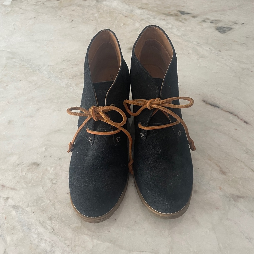 Sperry Black Lace Up ankle Boots with Brown leather laces